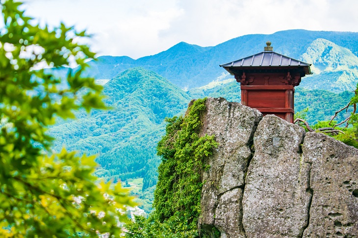 宝珠山立石寺