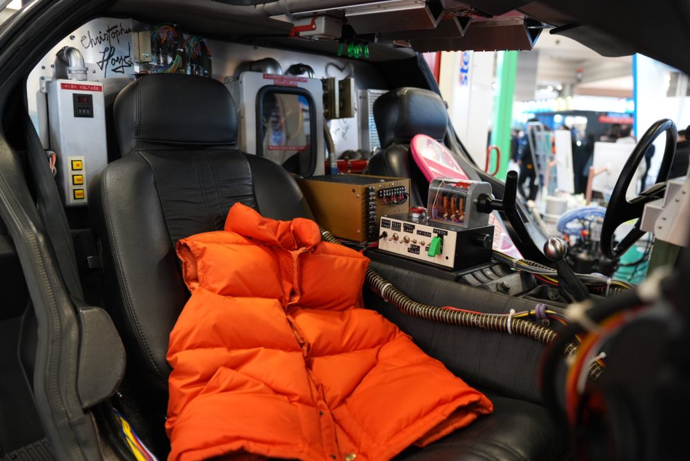 デロリアン内部2